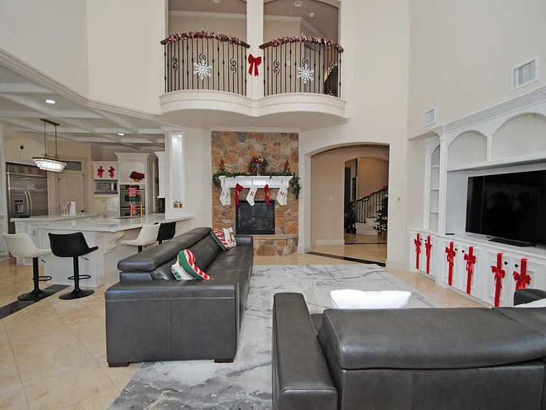 15823 Medina Lake Ln — Photo 8