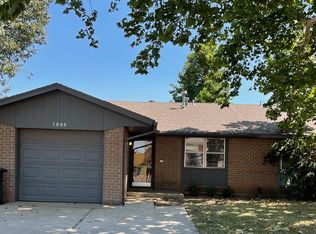 1008 Swan Lake Ct, Edmond, OK 73003