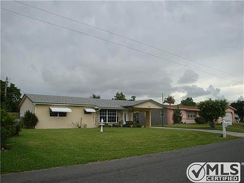 2nd image of 2121 NE 1st St
