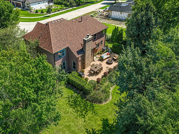 5th image of 621 Sheffield Cir