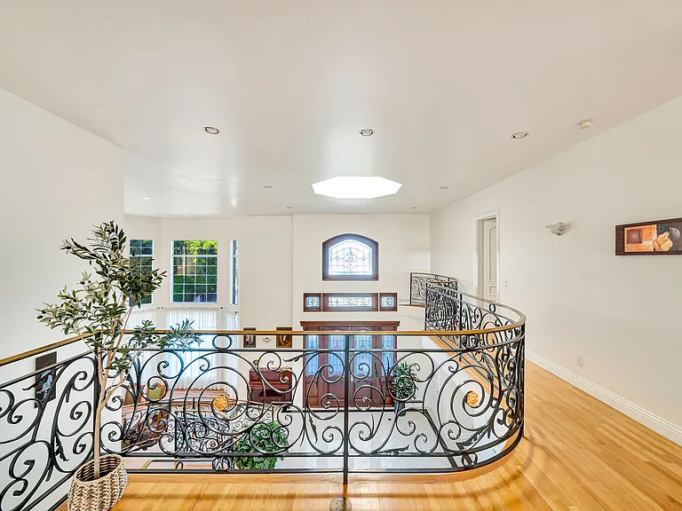 7735 Wilbur Ave — Photo 53