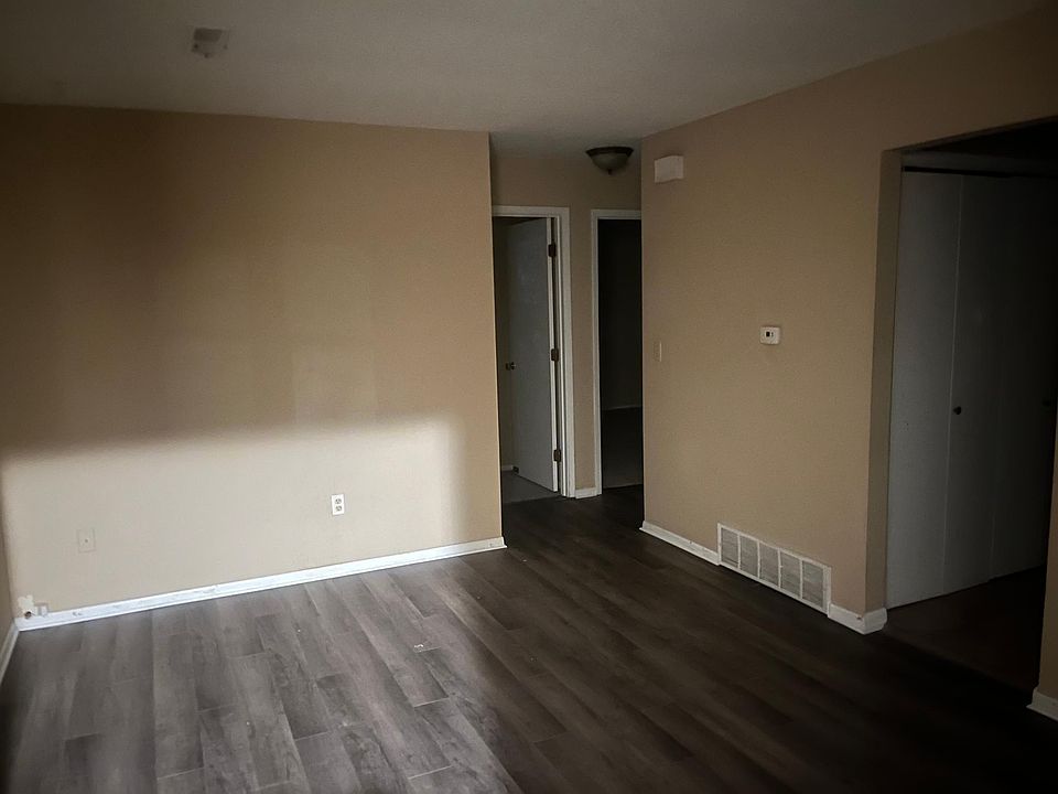 2nd image of 827 Deerfield Rd