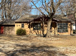 809 Western Ave, Henry, IL 61537