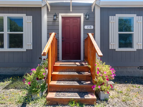 158 Train Ln, Shady Cove, OR 97539