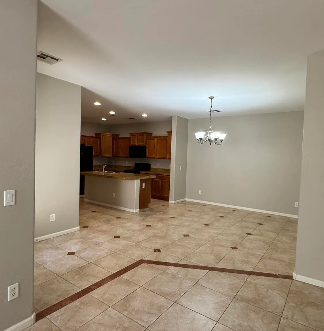 3 bed, 2.0 bath, 1679 sqft, $2,000 — Photo 3