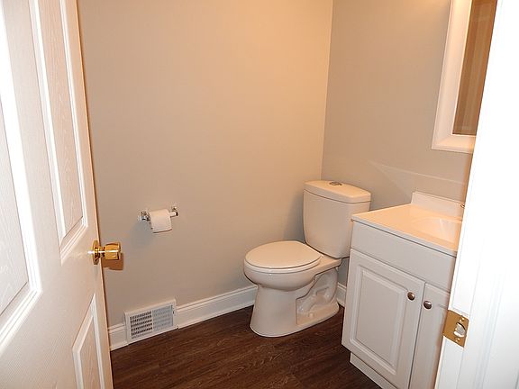 5th image of 875 Caledonia Ave