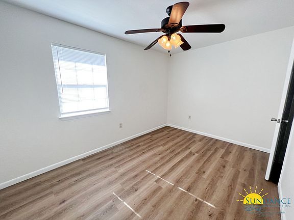 4th image of 828A Cardinal Dr