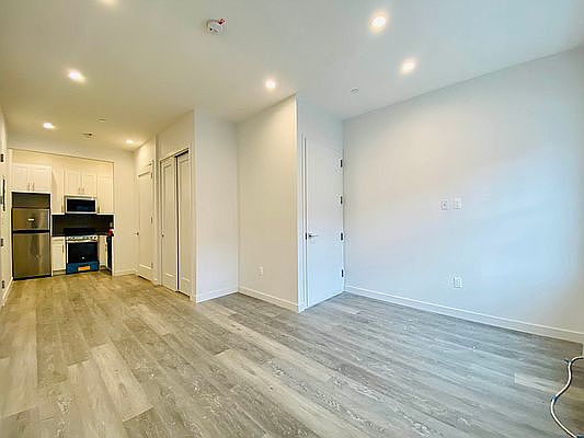 4th image of 1709 Park Pl #1A