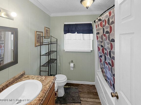 4th image of 205 Summers St