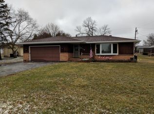 216 S Lincoln Dr, Howards Grove, WI 53083