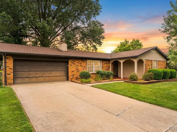 104 San Mateo Dr, Belleville, IL 62221