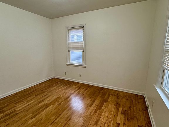 3rd image of 109 Youell Ave SE
