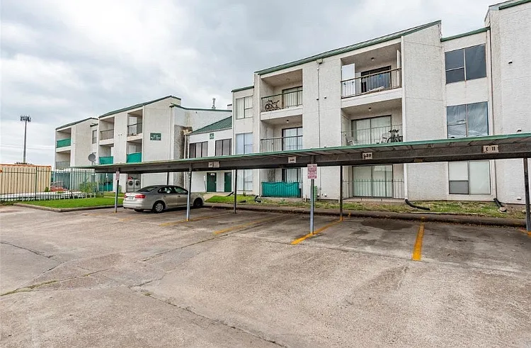 2816 S Bartell Dr #22 — Photo 4