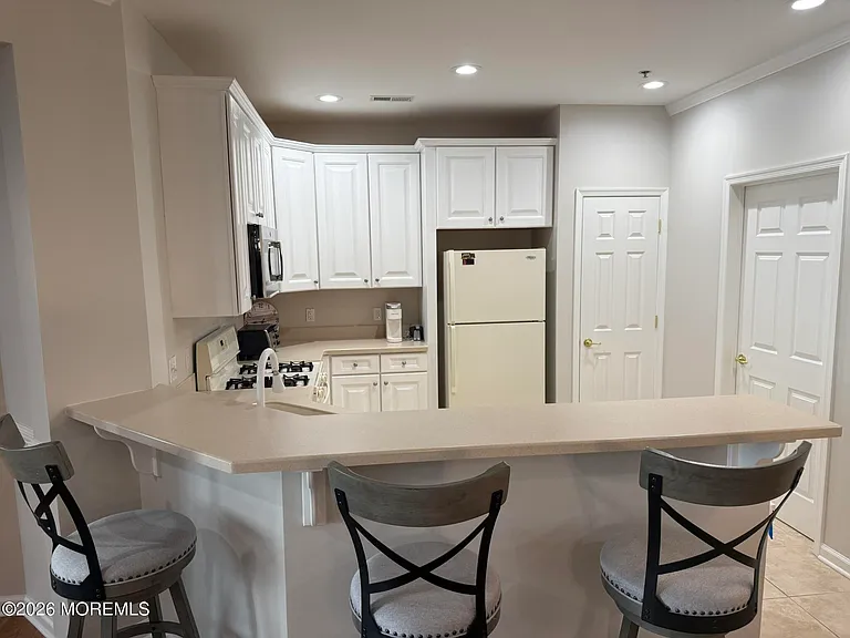 22 Cooper Ave #207 — Photo 6