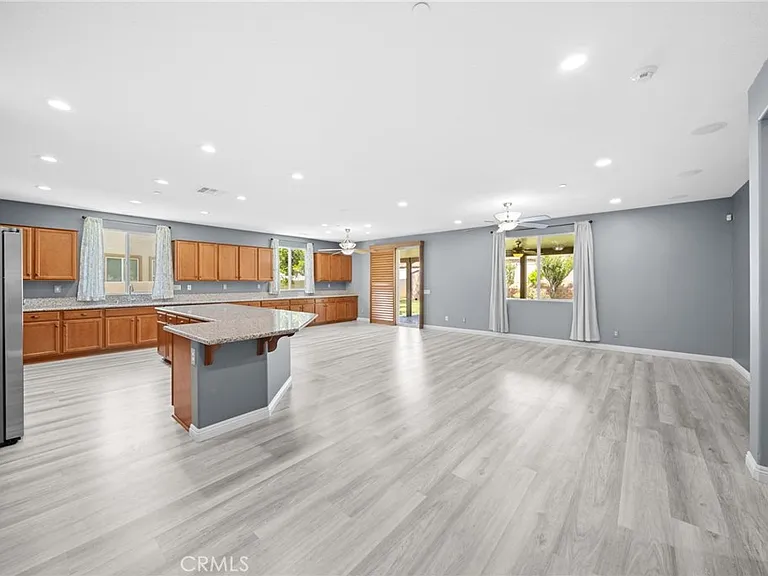 1420 Yarrow Ln — Photo 6