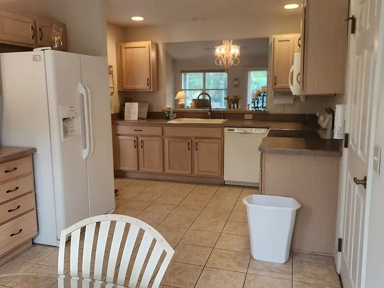 916 Eastmont Ct — Photo 12
