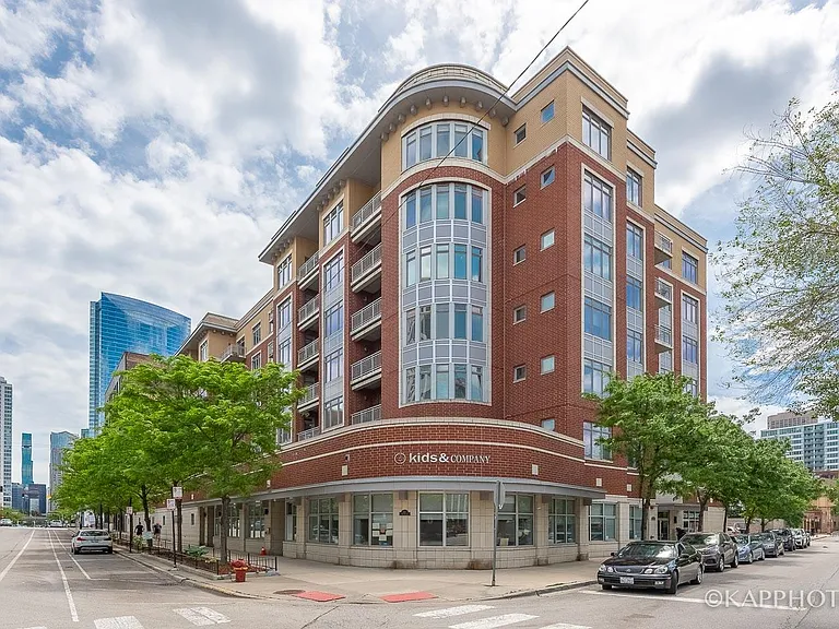 657 W Fulton St #609 — Photo 1