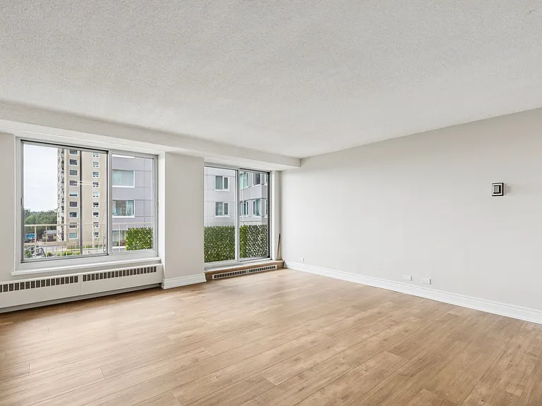 12207 Jasper Ave NW — Photo 21
