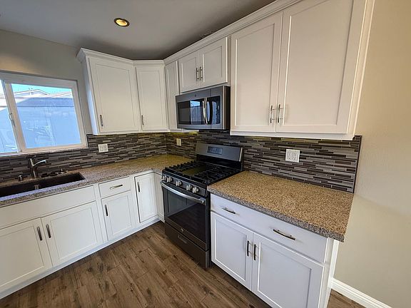 4th image of 4038 Argyle Dr