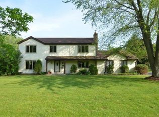 S41W33289 Connemara Dr, Dousman, WI 53118