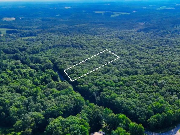 2 Lantana Dr, Crossville, TN 38572