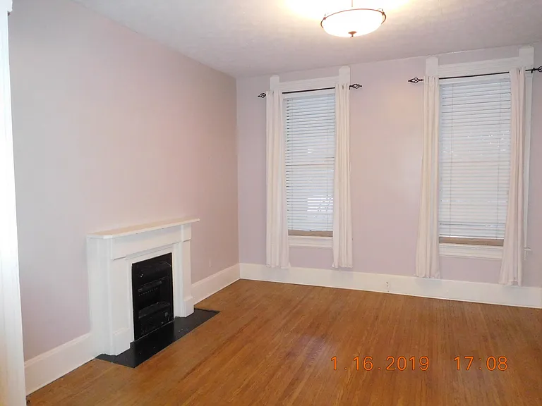 1340 Hunter Ave — Photo 9