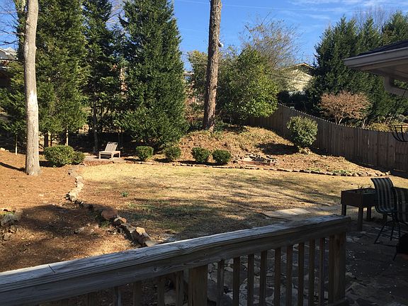 Gorgeous & Spacious Backyard