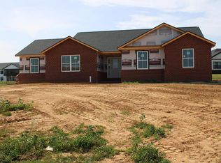 101 Baileys Ct, Highland, IL 62249