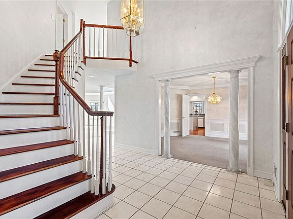 5th image of 410 Pine Valley Dr