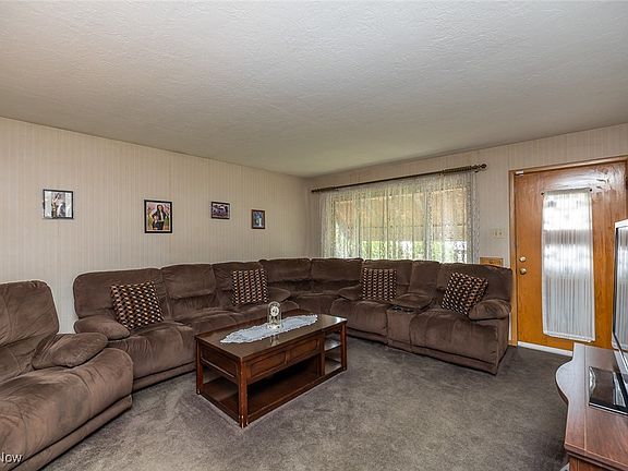 3rd image of 4081 W 143rd St