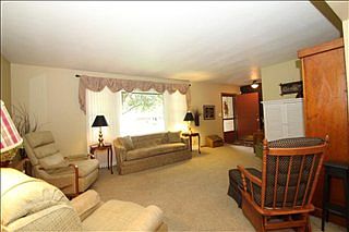 4th image of 806 Medford Dr