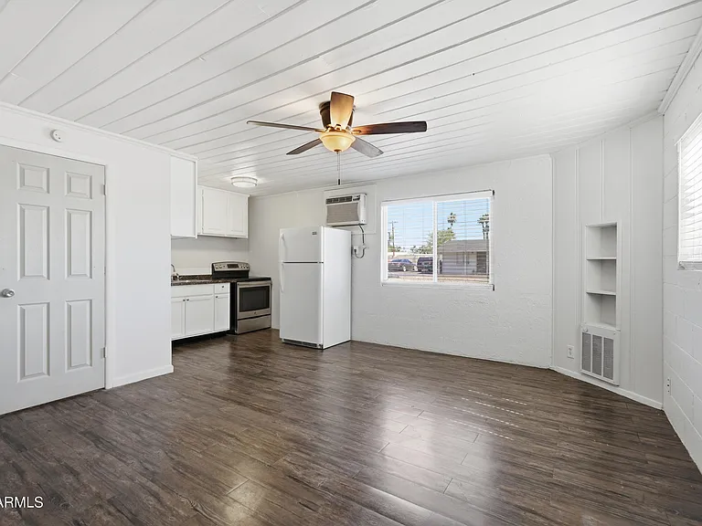 623 S Country Club Dr #11 — Photo 4