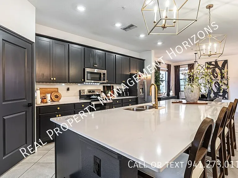 5623 N Honore Ave #322 — Photo 7
