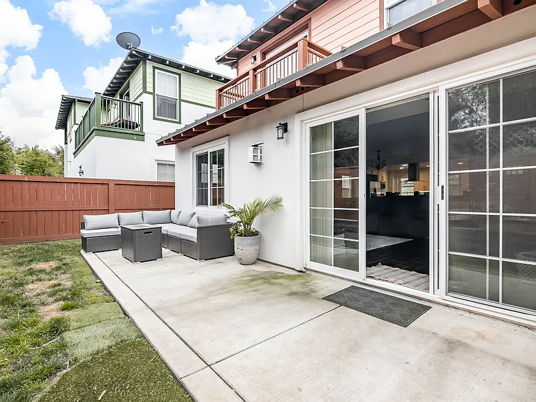 215 Alexander Ct — Photo 52