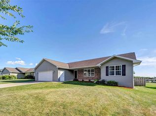 2992 Emmalane Dr, Green Bay, WI 54311