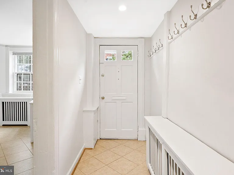 1530 34th St NW — Photo 3