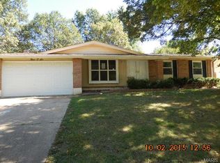 906 Parkfield Ter, Ballwin, MO 63021