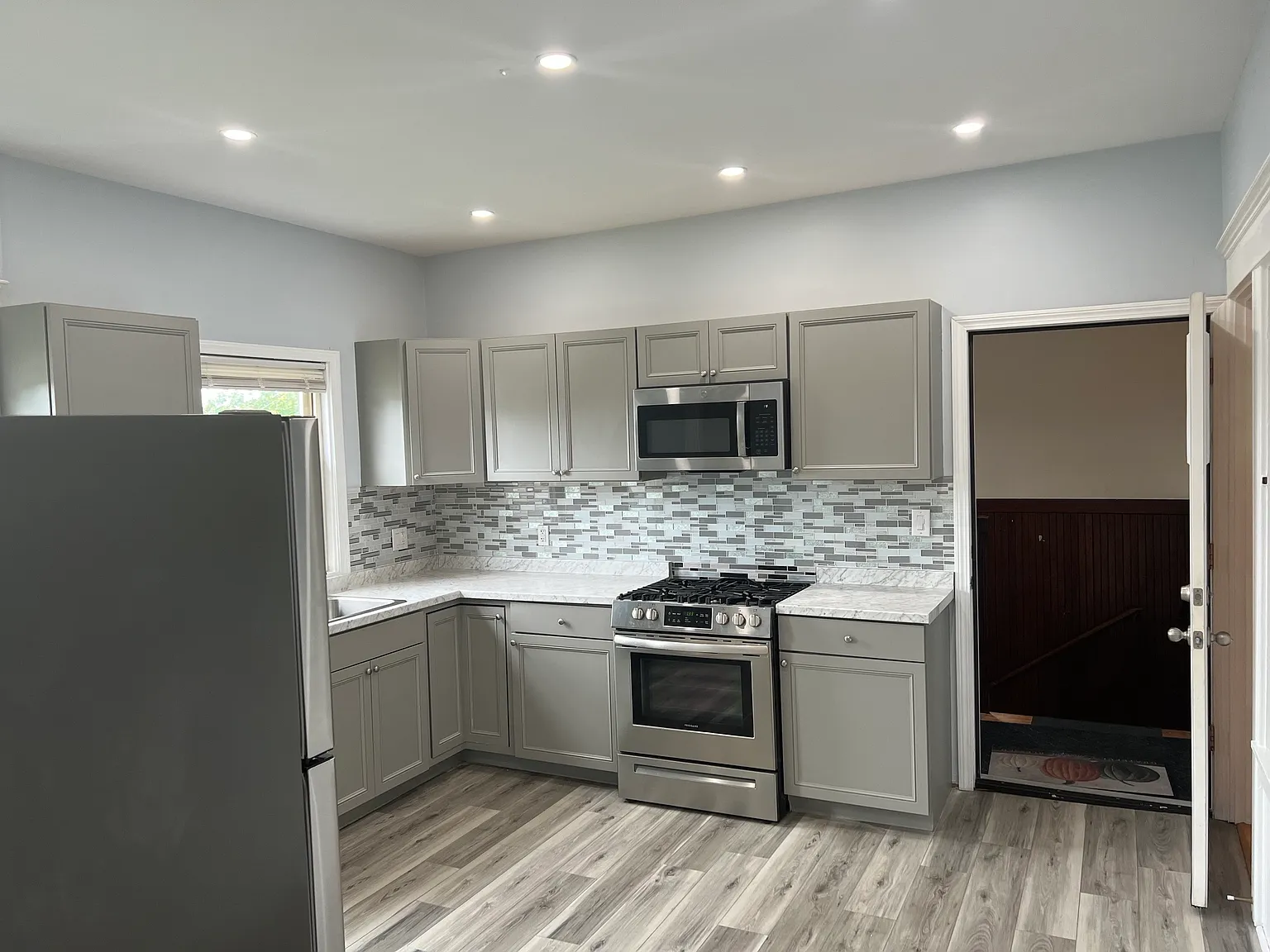 3 bed, 1300 sqft, $2,850 — Photo 2