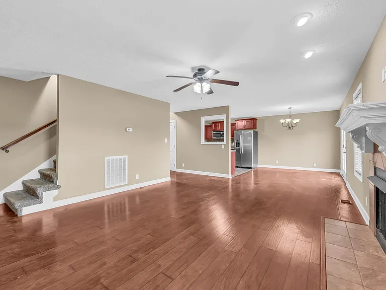 563 Falkland Cir — Photo 8