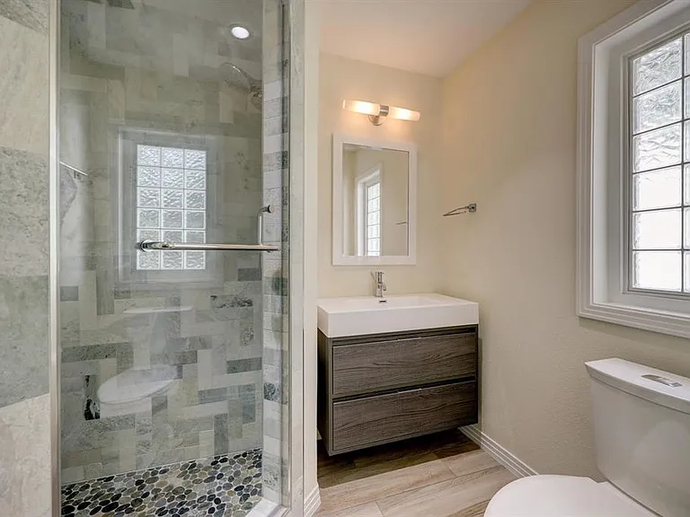 906 T C Jester Blvd — Photo 12