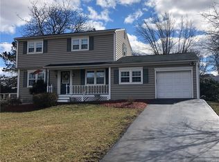 19 Surrey Rd, Chester, NY 10918