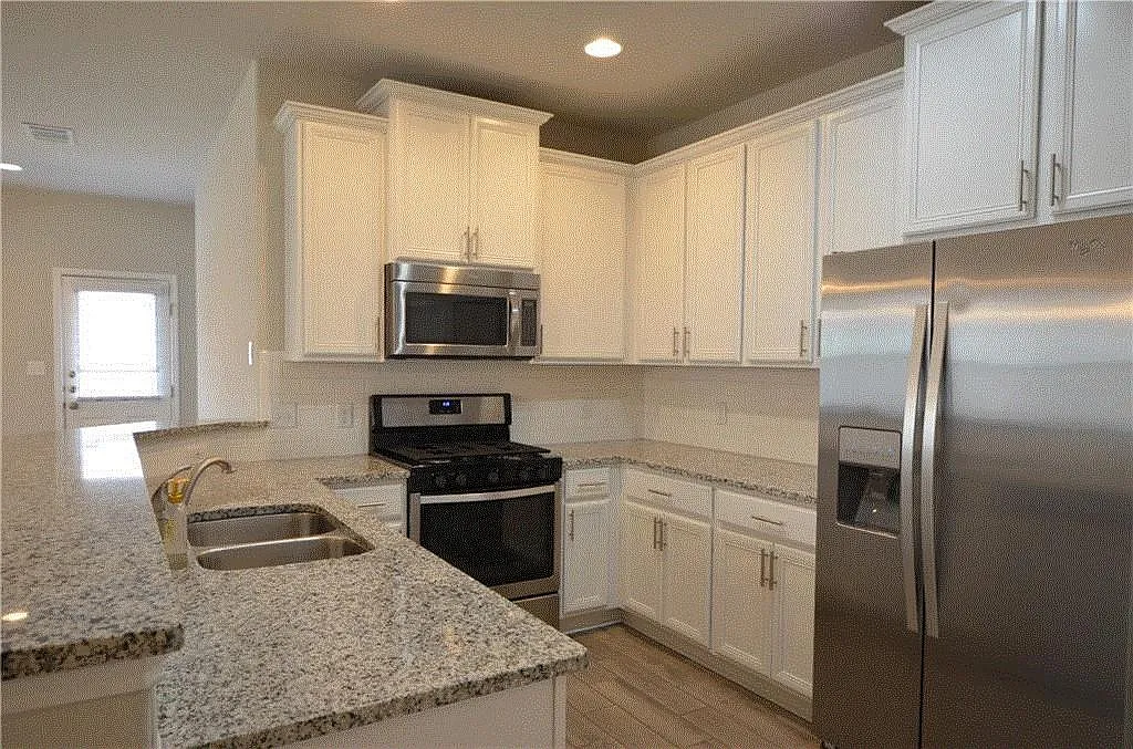 3 bed, 2.0 bath, 1423 sqft, $1,800 — Photo 3