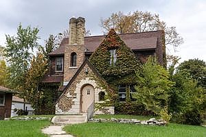 3rd image of 1302 Argonne Dr