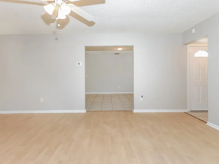 200 Perry Ave — Photo 6