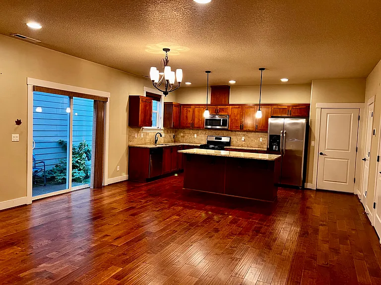 429 SW 202nd Ter — Photo 34