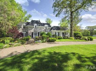 3211 Mall Rd, Pekin, IL 61554