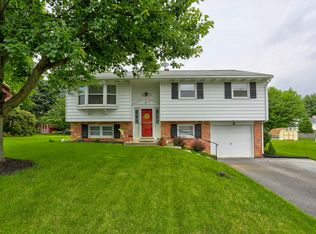 461 Surrey Dr, Lancaster, PA