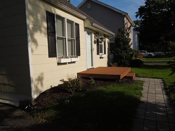2nd image of 409 Sunset Pl