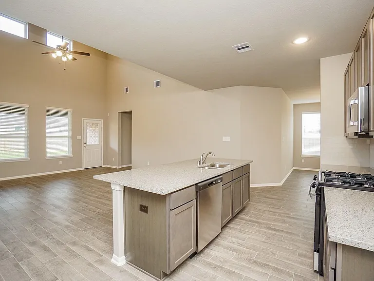 5463 Grand View Dr — Photo 11