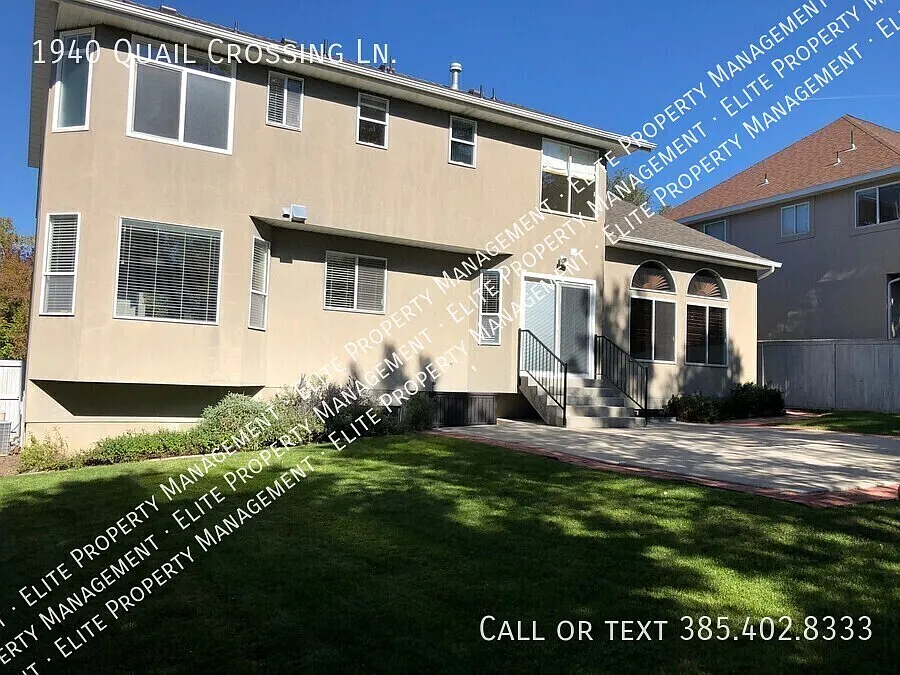 Pristine 6 bed 3.5 bath home in South Sandy, minutes from Hidden Valley Country Club — Photo 2